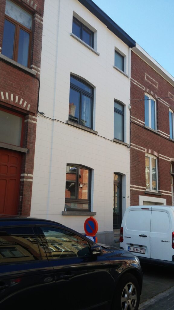 Rénovation de façade à Bruxelles – ravalement, rejointoiement, nettoyage et isolation par Goldmann.EU