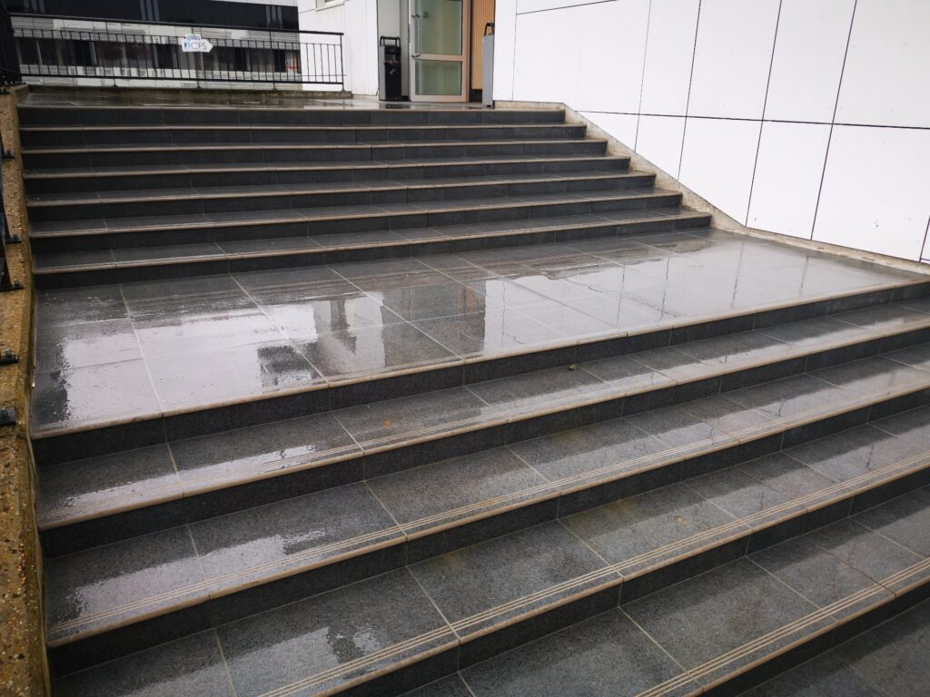 Aménagement de jardin et terrasse à Bruxelles – rénovation et travaux extérieurs par Goldmann.EU