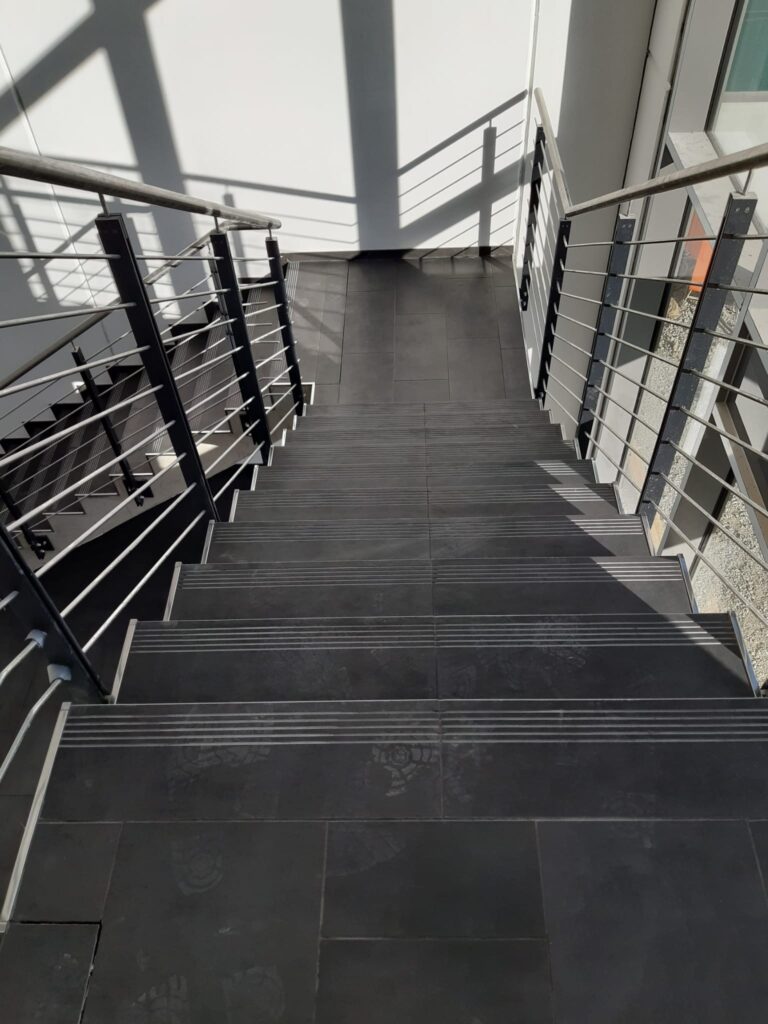 Pose de Velux et escalier à Bruxelles – fenêtre de toit, installation et rénovation par Goldmann.EU