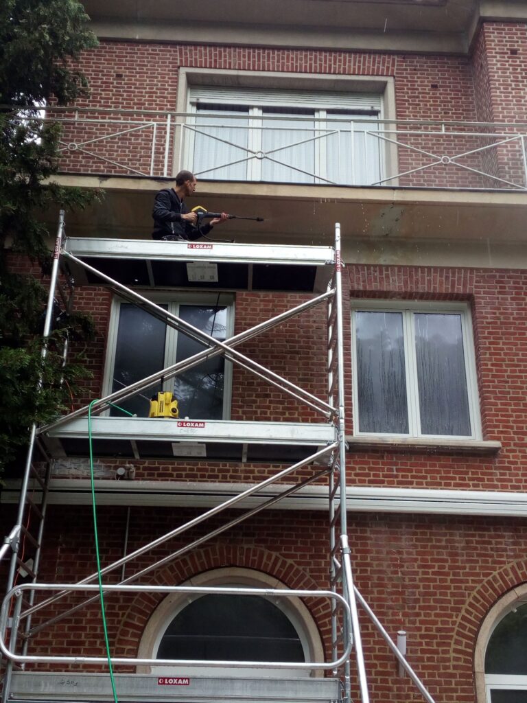 Rénovation de façade à Bruxelles – ravalement, rejointoiement, nettoyage et isolation par Goldmann.EU