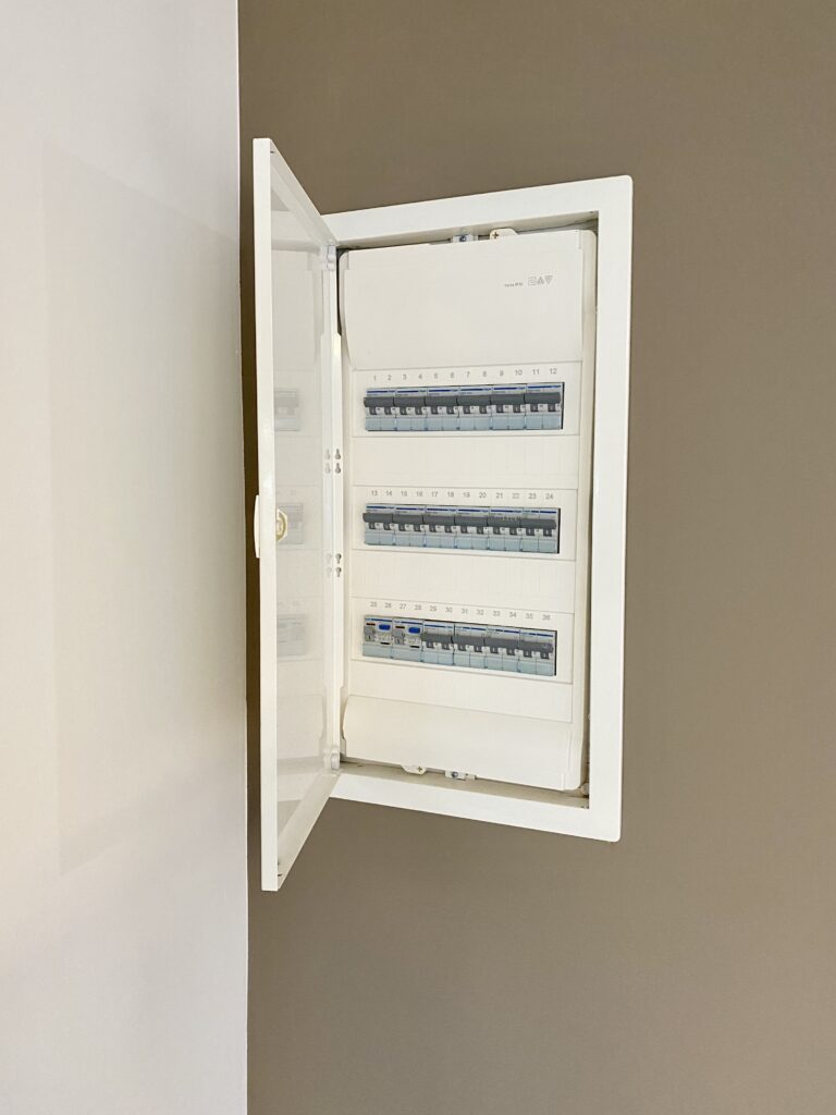 Électricien à Bruxelles – installation, rénovation et mise en conformité électrique RGIE par Goldmann.EU