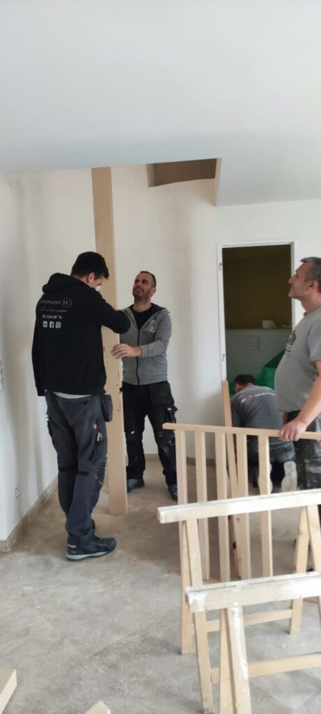 Pose de Velux et escalier à Bruxelles – fenêtre de toit, installation et rénovation par Goldmann.EU