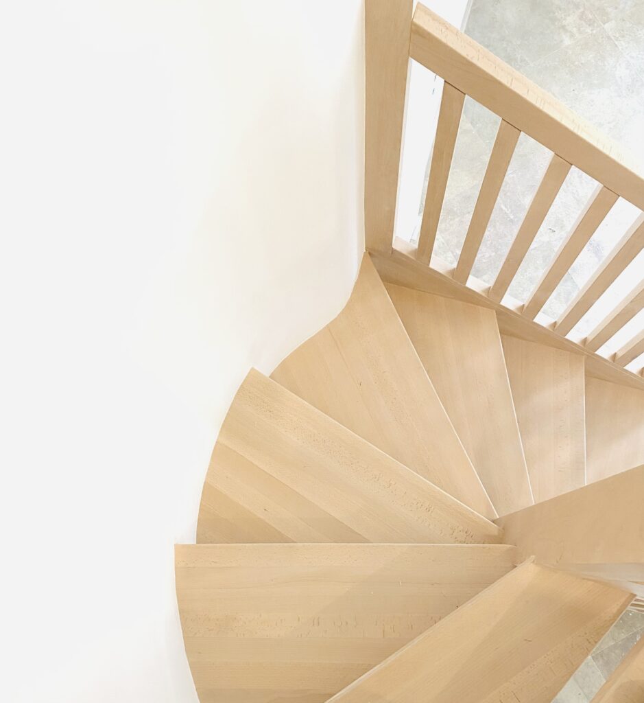 Pose de Velux et escalier à Bruxelles – fenêtre de toit, installation et rénovation par Goldmann.EU