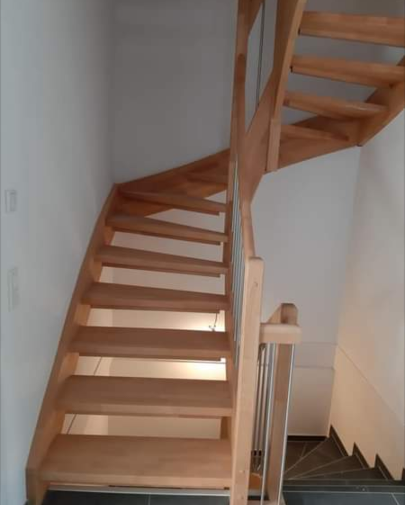 Pose de Velux et escalier à Bruxelles – fenêtre de toit, installation et rénovation par Goldmann.EU