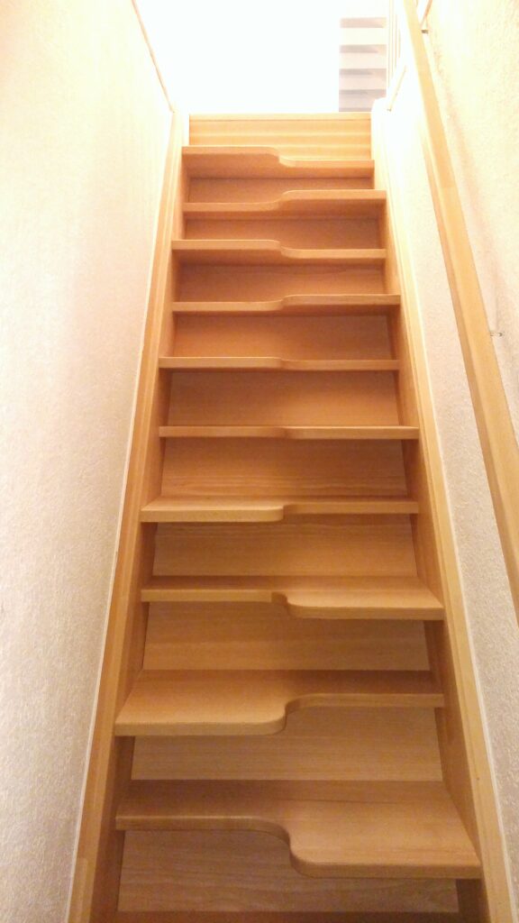 Pose de Velux et escalier à Bruxelles – fenêtre de toit, installation et rénovation par Goldmann.EU