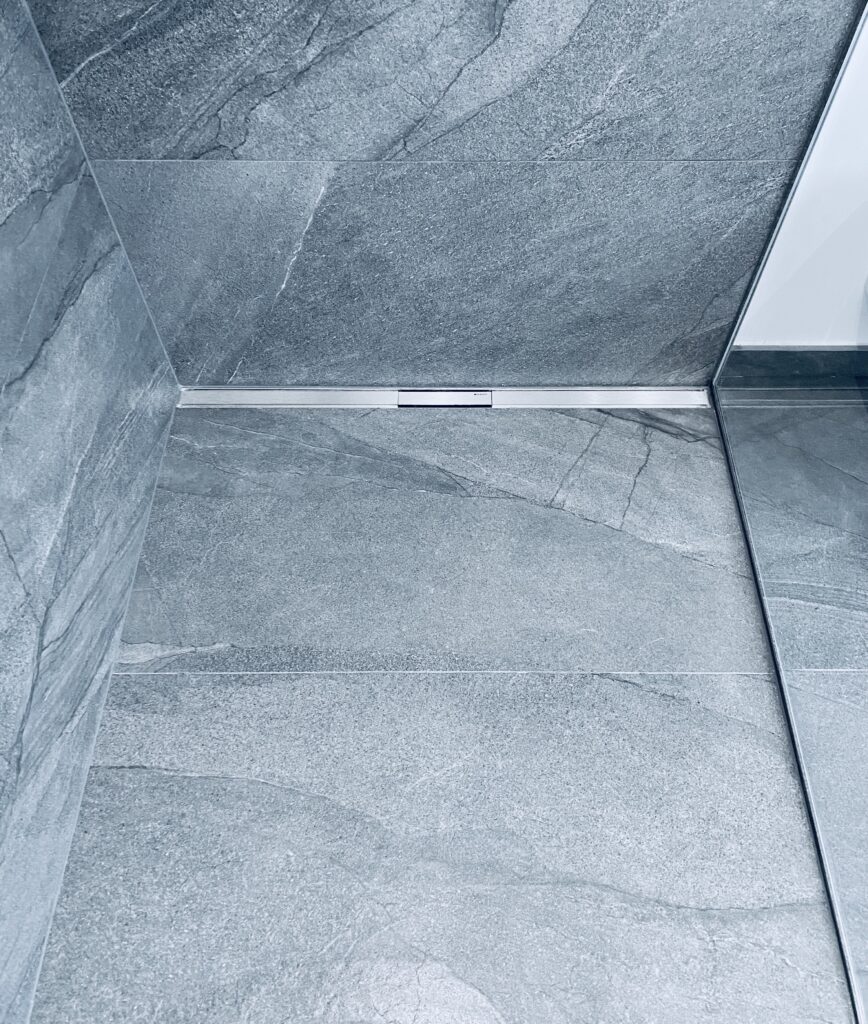 Rénovation salle de bain à Bruxelles – douche italienne, carrelage et installation sanitaire par Goldmann.EU
