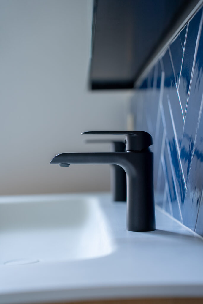 Rénovation salle de bain à Bruxelles – douche italienne, carrelage et installation sanitaire par Goldmann.EU