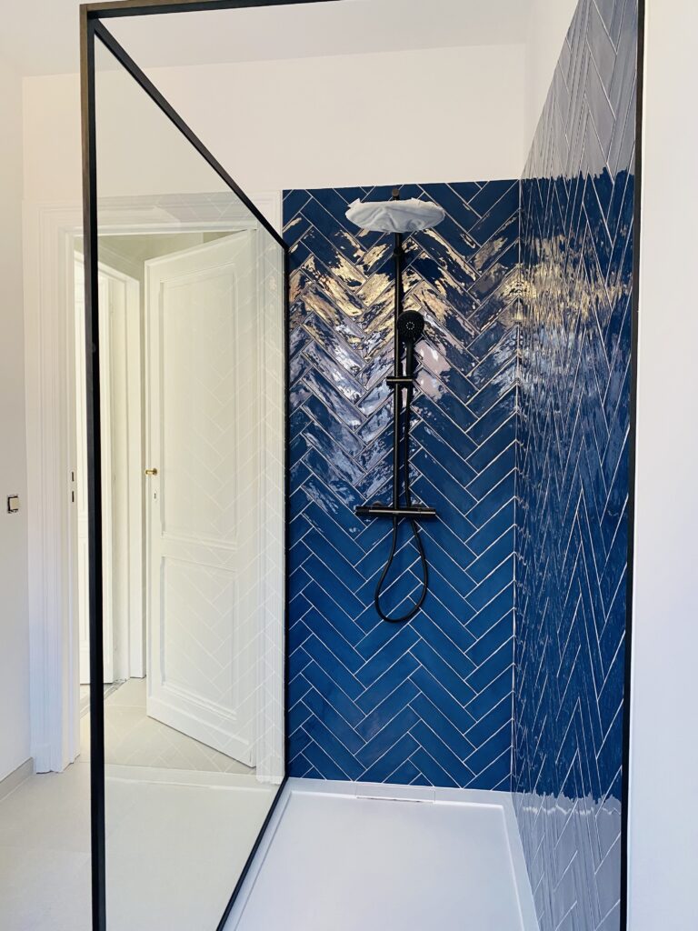Rénovation salle de bain à Bruxelles – douche italienne, carrelage et installation sanitaire par Goldmann.EU