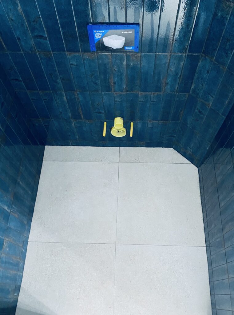 Rénovation salle de bain à Bruxelles – douche italienne, carrelage et installation sanitaire par Goldmann.EU
