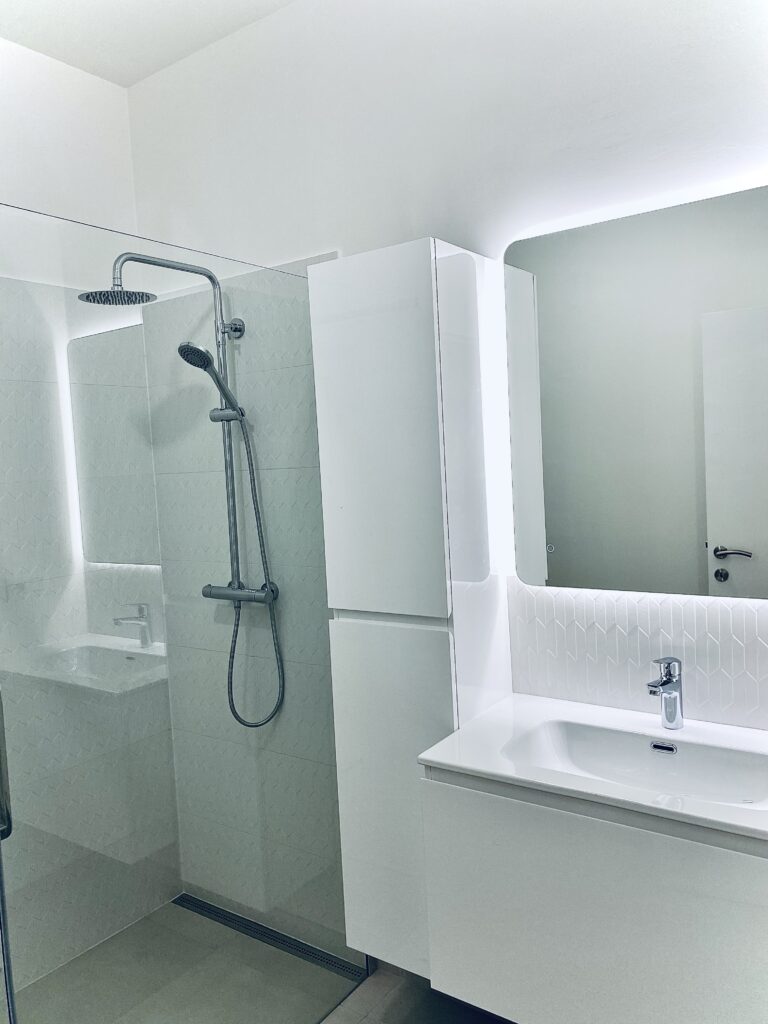 Rénovation salle de bain à Bruxelles – douche italienne, carrelage et installation sanitaire par Goldmann.EU