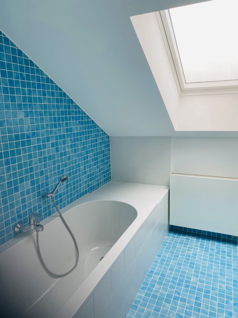 Rénovation salle de bain à Bruxelles – douche italienne, carrelage et installation sanitaire par Goldmann.EU
