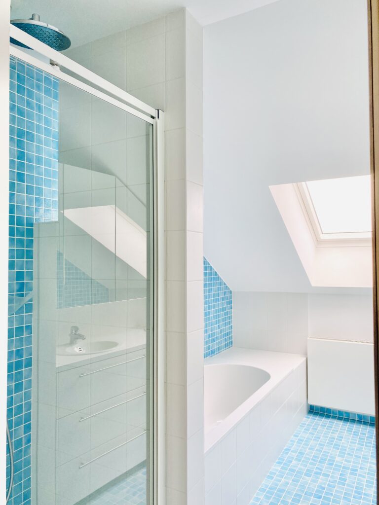 Rénovation salle de bain à Bruxelles – douche italienne, carrelage et installation sanitaire par Goldmann.EU