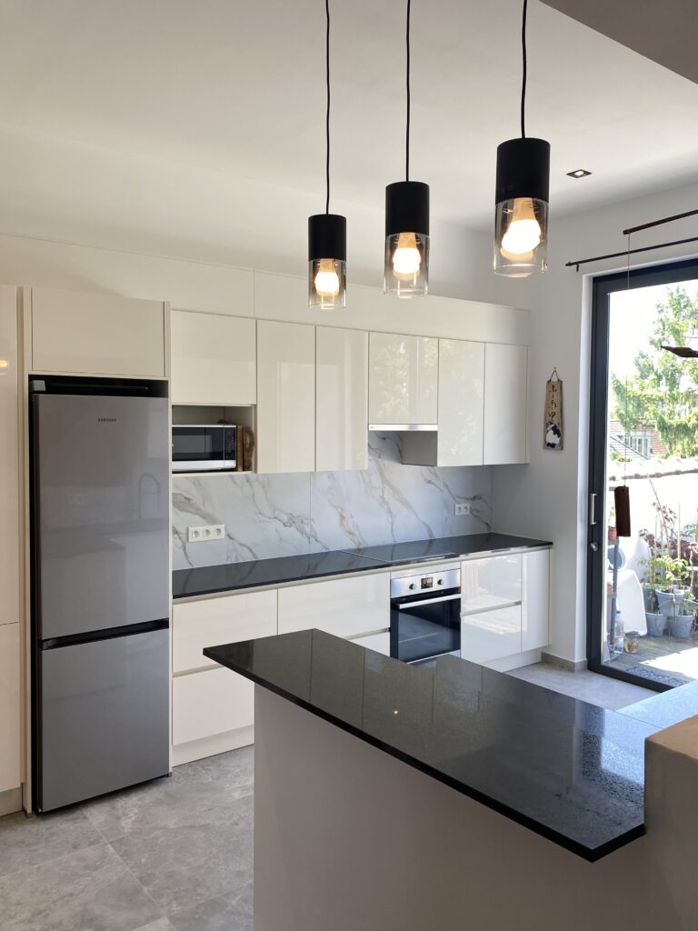 Rénovation de cuisine à Bruxelles – cuisine équipée, pose et aménagement sur mesure par Goldmann.EU