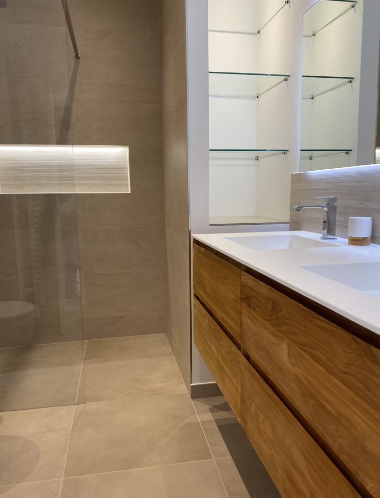 Rénovation salle de bain à Bruxelles – douche italienne, carrelage et installation sanitaire par Goldmann.EU