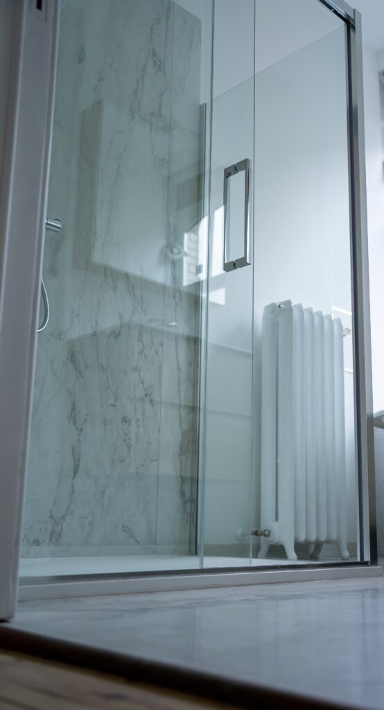 Rénovation salle de bain à Bruxelles – douche italienne, carrelage et installation sanitaire par Goldmann.EU