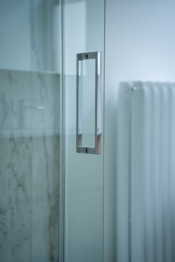 Rénovation salle de bain à Bruxelles – douche italienne, carrelage et installation sanitaire par Goldmann.EU