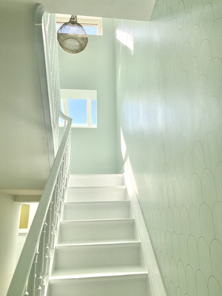 Pose de Velux et escalier à Bruxelles – fenêtre de toit, installation et rénovation par Goldmann.EU