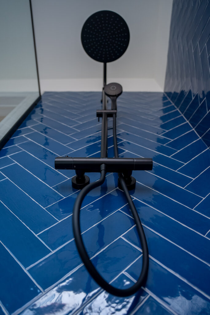 Rénovation salle de bain à Bruxelles – douche italienne, carrelage et installation sanitaire par Goldmann.EU