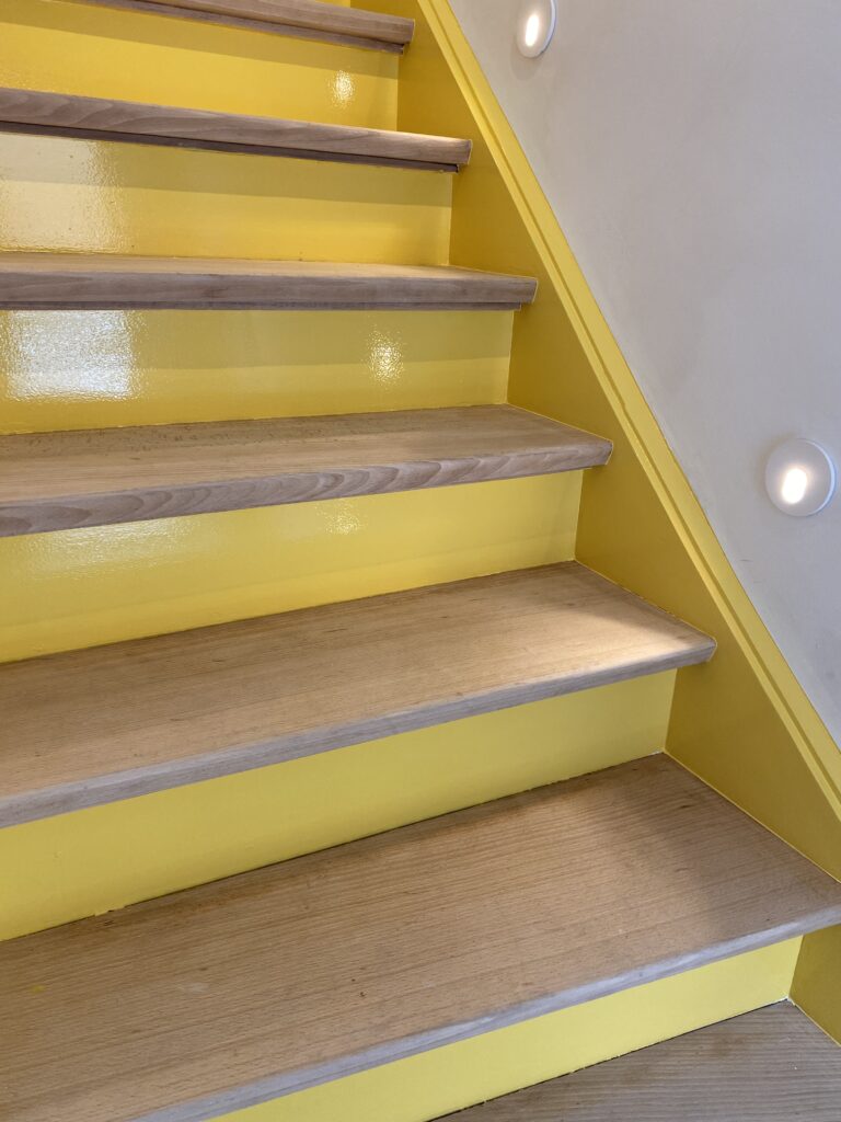 Pose de Velux et escalier à Bruxelles – fenêtre de toit, installation et rénovation par Goldmann.EU