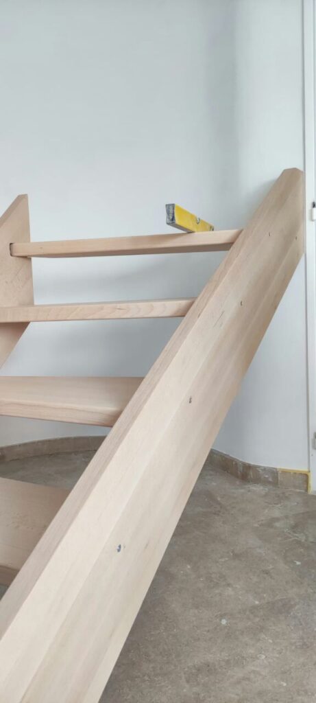 Pose de Velux et escalier à Bruxelles – fenêtre de toit, installation et rénovation par Goldmann.EU
