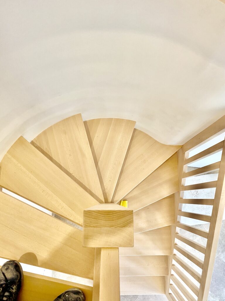 Pose de Velux et escalier à Bruxelles – fenêtre de toit, installation et rénovation par Goldmann.EU