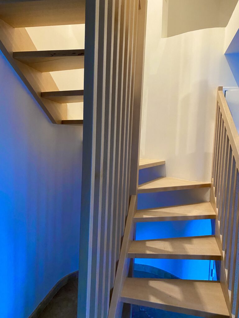 Pose de Velux et escalier à Bruxelles – fenêtre de toit, installation et rénovation par Goldmann.EU