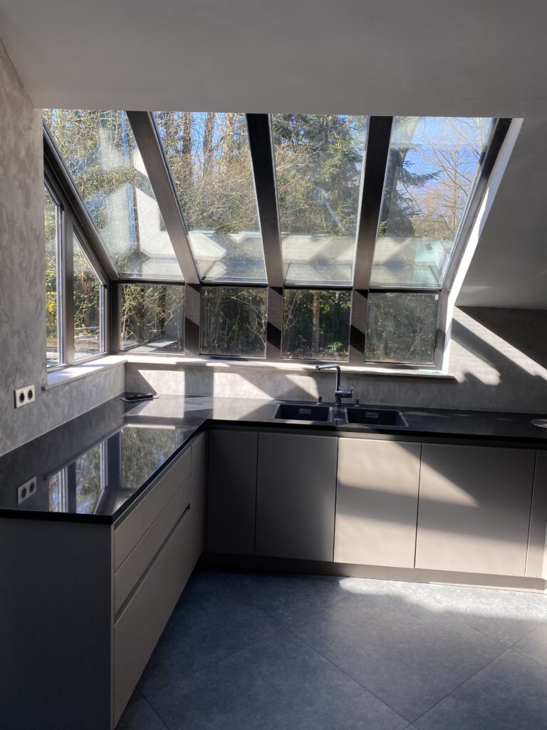Pose de Velux et escalier à Bruxelles – fenêtre de toit, installation et rénovation par Goldmann.EU