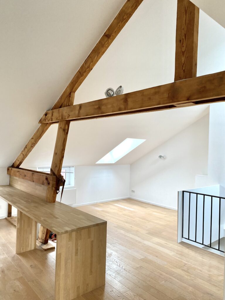 Pose de Velux et escalier à Bruxelles – fenêtre de toit, installation et rénovation par Goldmann.EU