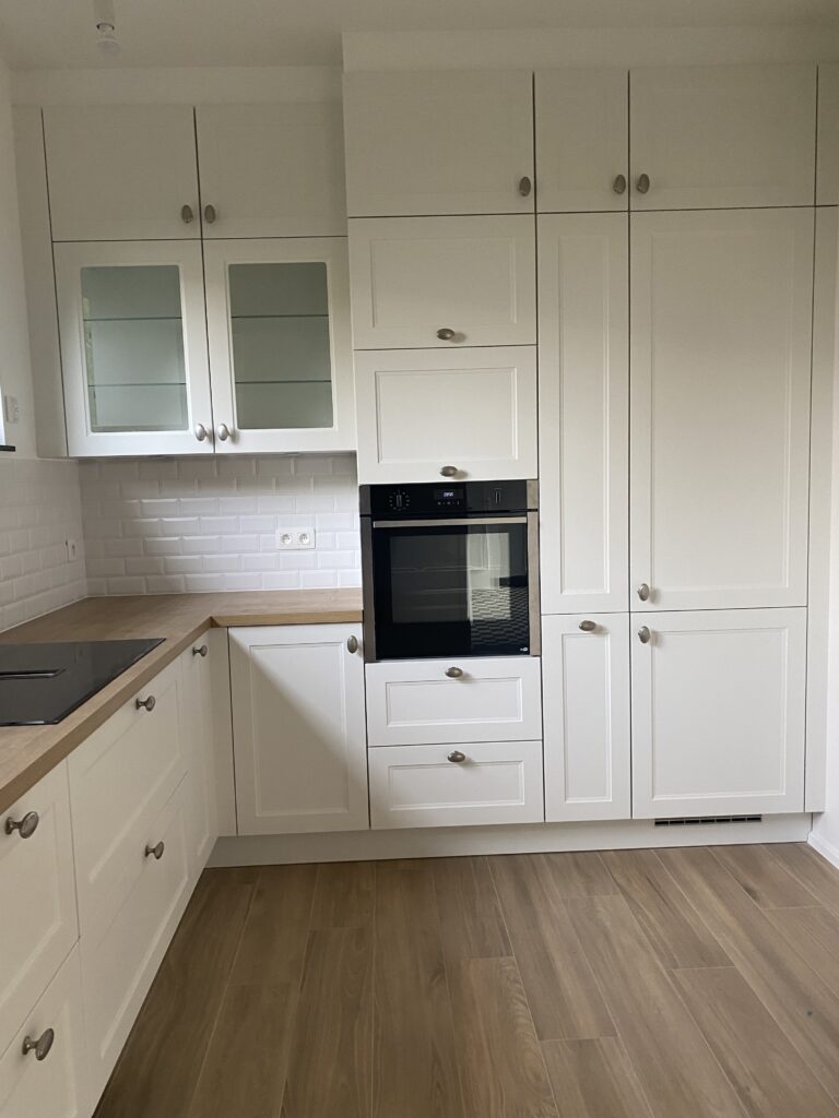 Rénovation de cuisine à Bruxelles – cuisine équipée, pose et aménagement sur mesure par Goldmann.EU