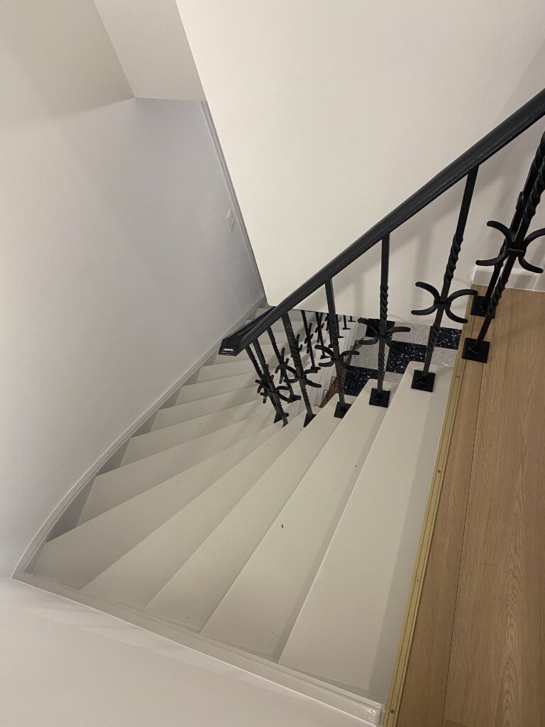 Pose de Velux et escalier à Bruxelles – fenêtre de toit, installation et rénovation par Goldmann.EU