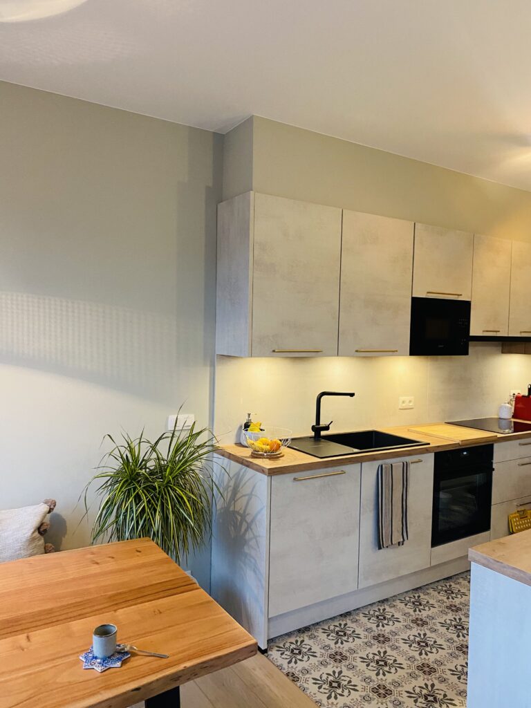 Rénovation de cuisine à Bruxelles – cuisine équipée, pose et aménagement sur mesure par Goldmann.EU