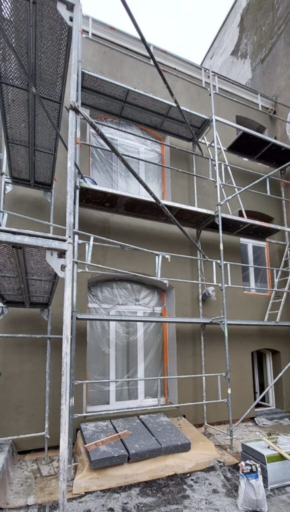 Rénovation de façade à Bruxelles – ravalement, rejointoiement, nettoyage et isolation par Goldmann.EU