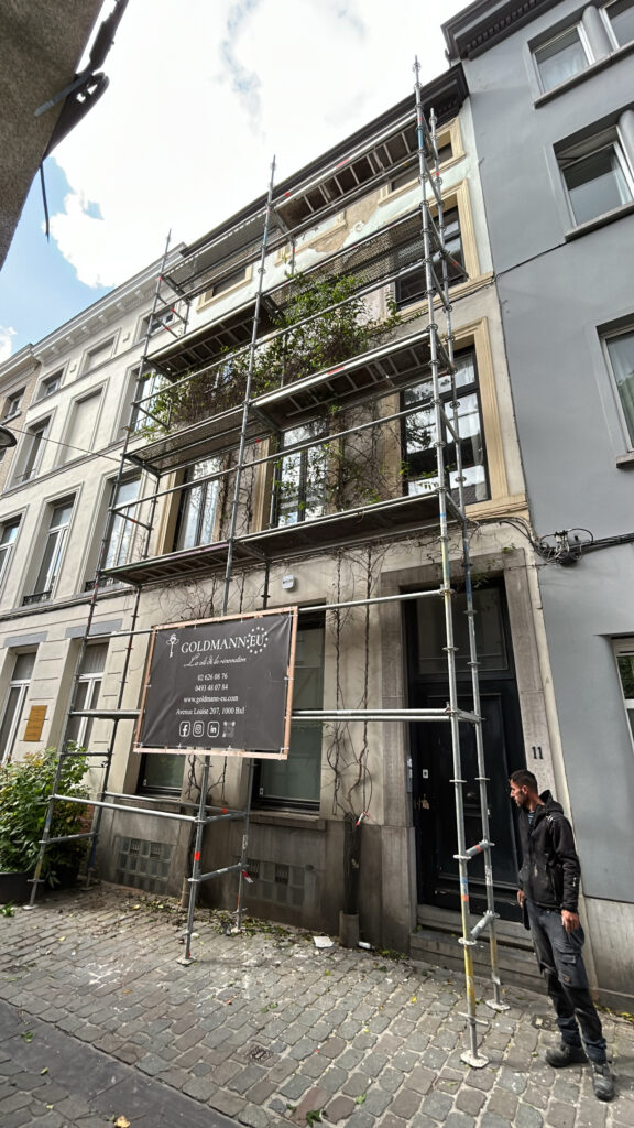 Rénovation de façade à Bruxelles – ravalement, rejointoiement, nettoyage et isolation par Goldmann.EU