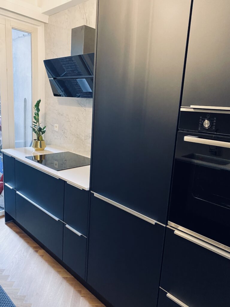Rénovation de cuisine à Bruxelles – cuisine équipée, pose et aménagement sur mesure par Goldmann.EU