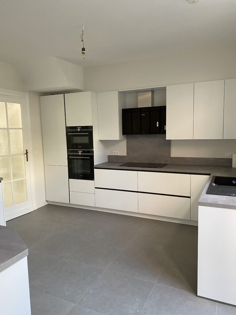 Rénovation de cuisine à Bruxelles – cuisine équipée, pose et aménagement sur mesure par Goldmann.EU