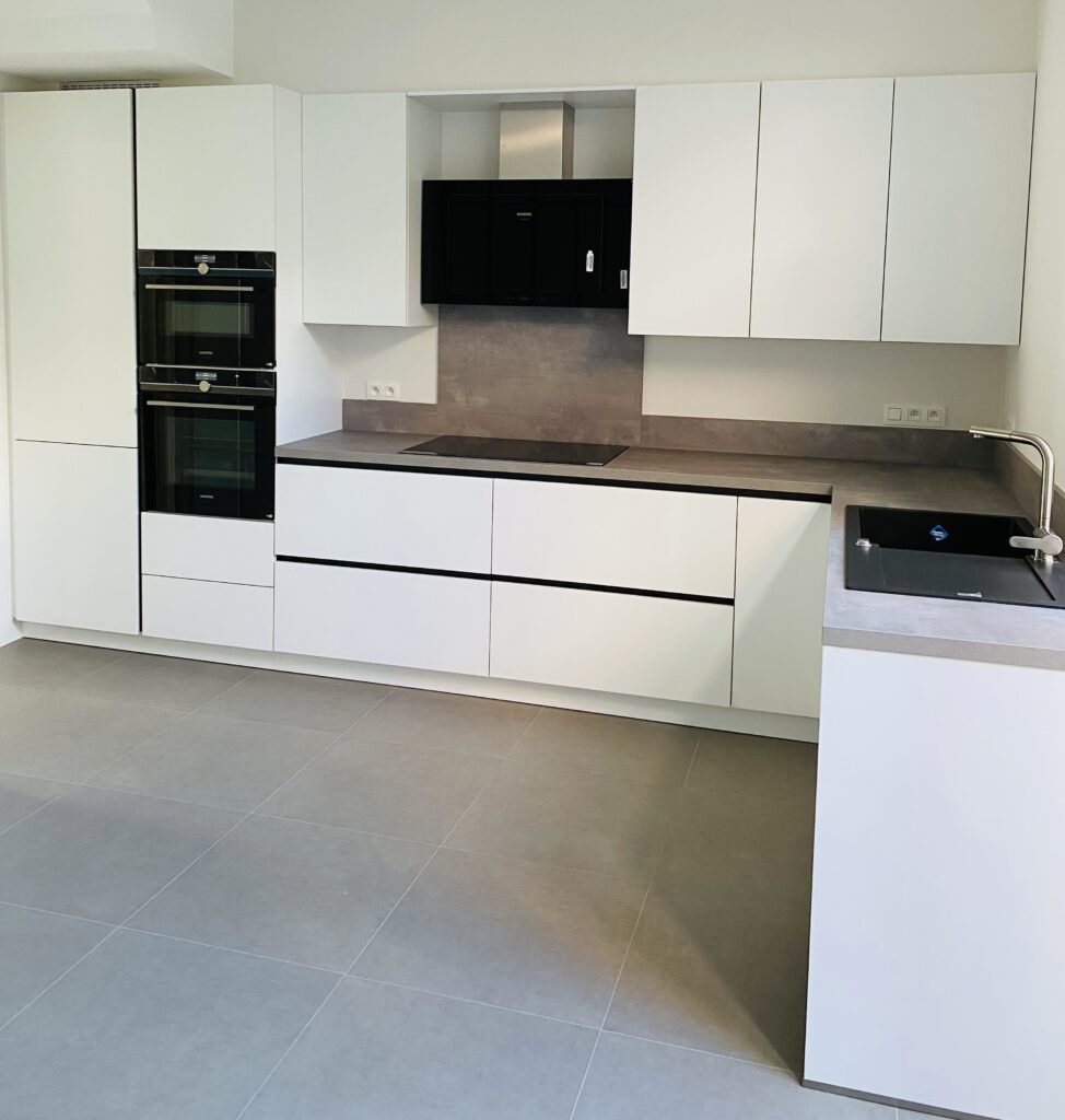 Rénovation de cuisine à Bruxelles – cuisine équipée, pose et aménagement sur mesure par Goldmann.EU