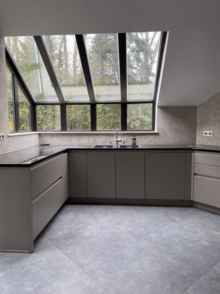 Rénovation de cuisine à Bruxelles – cuisine équipée, pose et aménagement sur mesure par Goldmann.EU