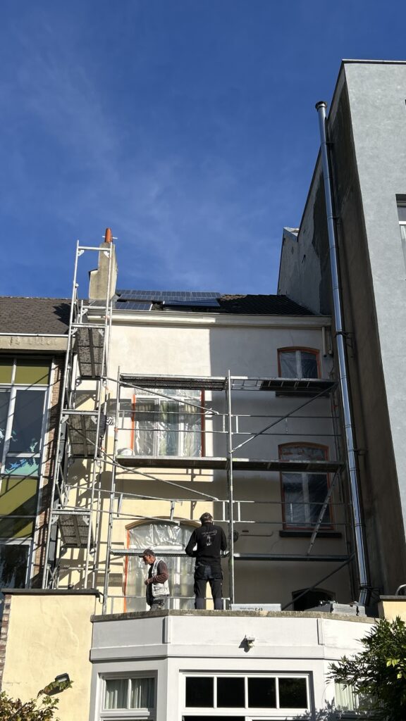 Rénovation de façade à Bruxelles – ravalement, rejointoiement, nettoyage et isolation par Goldmann.EU