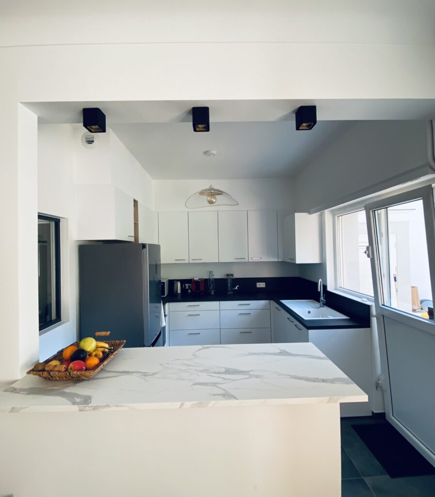 Rénovation de cuisine à Bruxelles – cuisine équipée, pose et aménagement sur mesure par Goldmann.EU