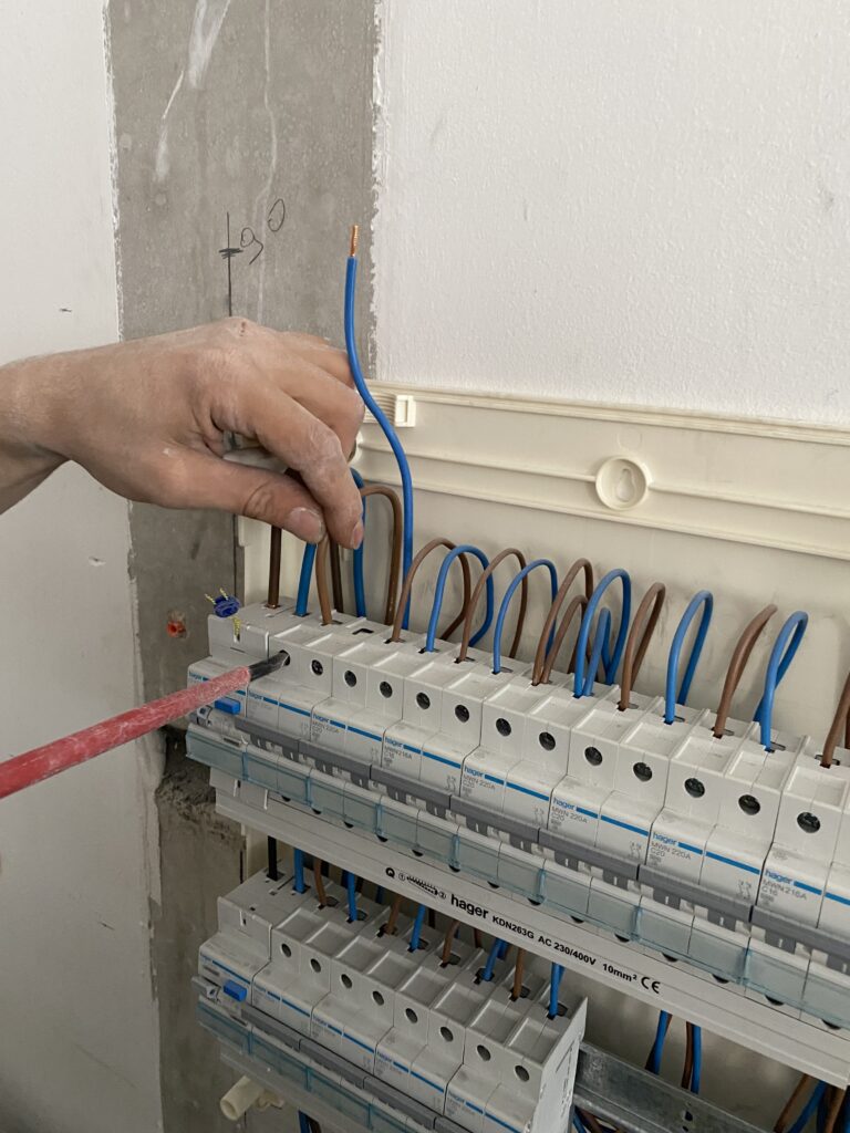 Électricien à Bruxelles – installation, rénovation et mise en conformité électrique RGIE par Goldmann.EU