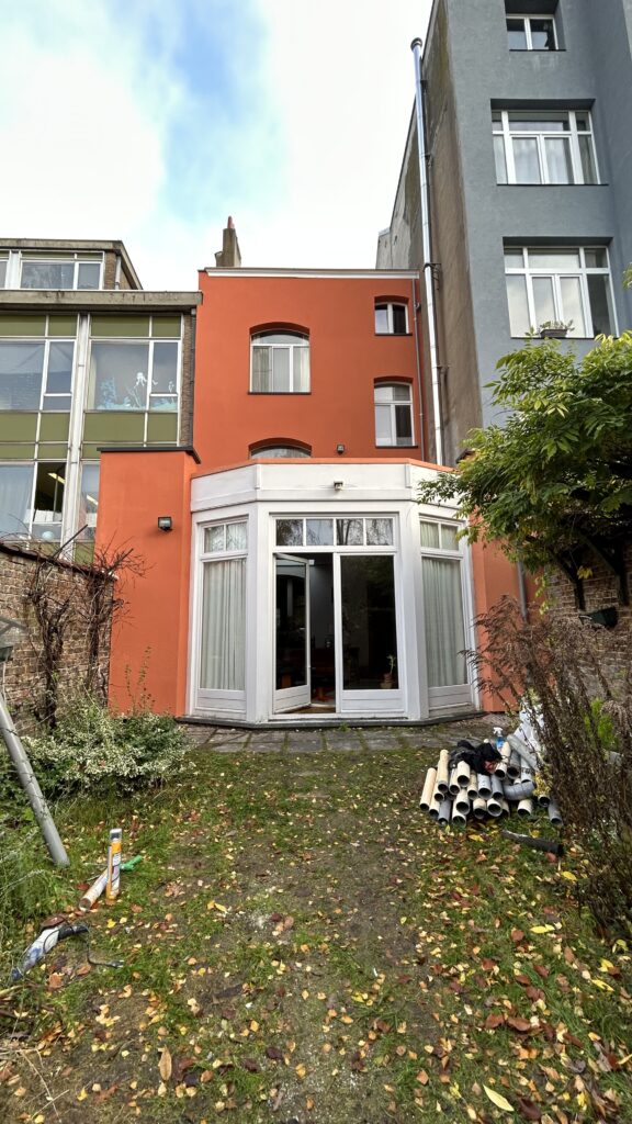 Rénovation de façade à Bruxelles – ravalement, rejointoiement, nettoyage et isolation par Goldmann.EU