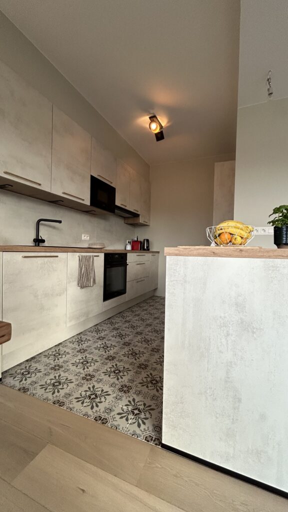 Rénovation de cuisine à Bruxelles – cuisine équipée, pose et aménagement sur mesure par Goldmann.EU