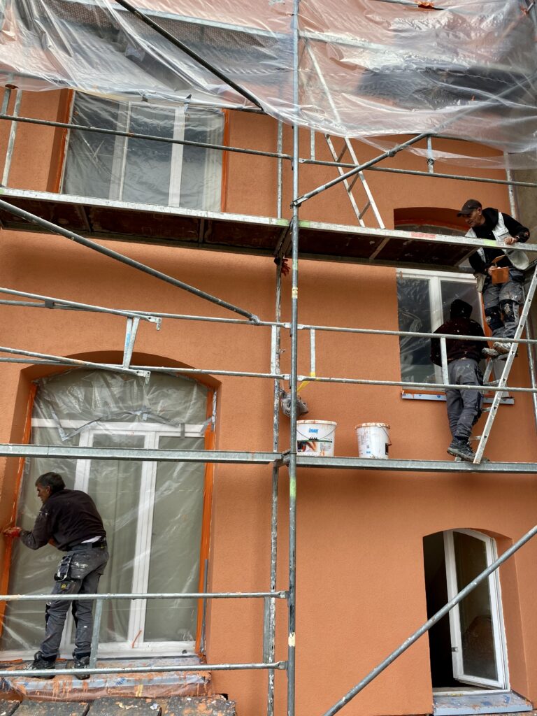 Rénovation de façade à Bruxelles – ravalement, rejointoiement, nettoyage et isolation par Goldmann.EU