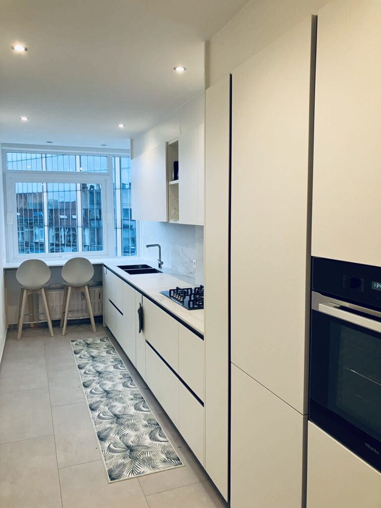 Rénovation de cuisine à Bruxelles – cuisine équipée, pose et aménagement sur mesure par Goldmann.EU